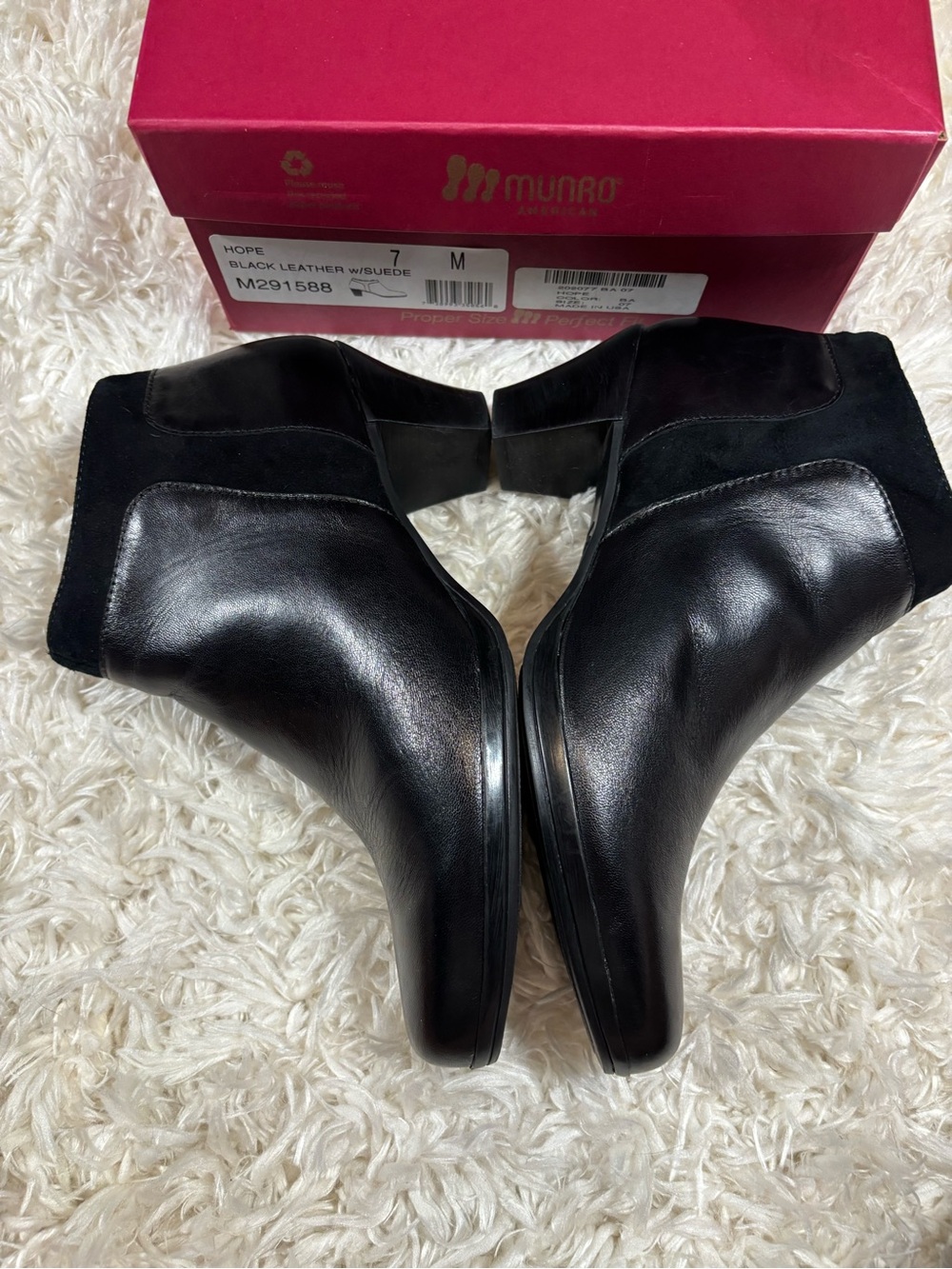 Munro Hope Black Leather Ankle Booties-sz 7
